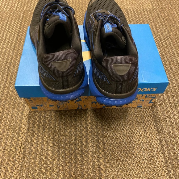 New Brooks Running Shoes - Picture 5 of 5